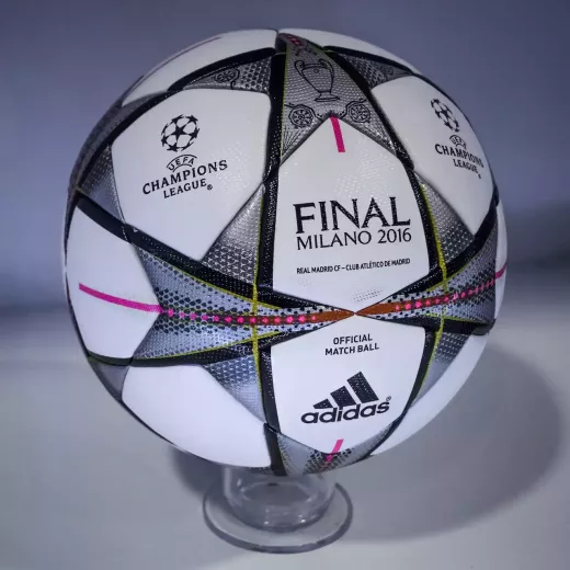 El primer balón oficial de la Copa Mundial de la FIFA